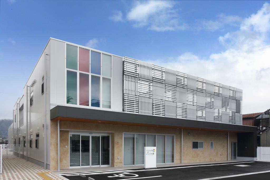 にじいろこども園