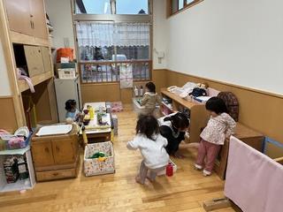 ４
