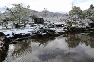 下段の池雪景色