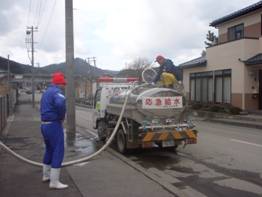 浄水場で水を補給