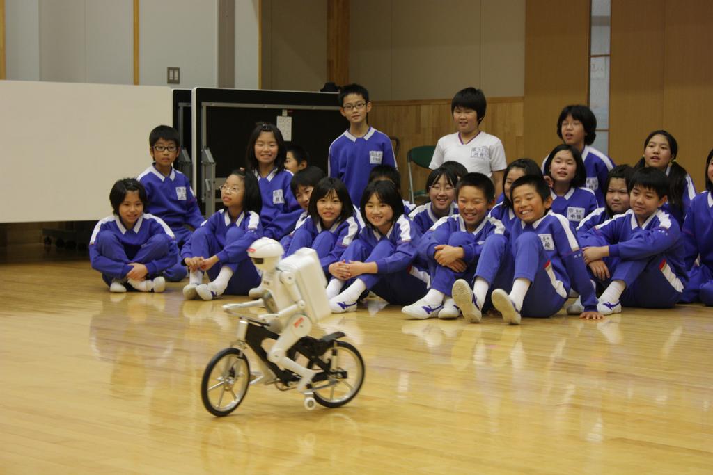 小学校での「モノづくり出前講座」の様子