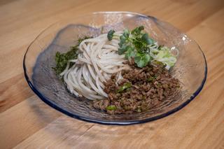 越前六麦麺　いせや（ピリ辛そぼろ麺
